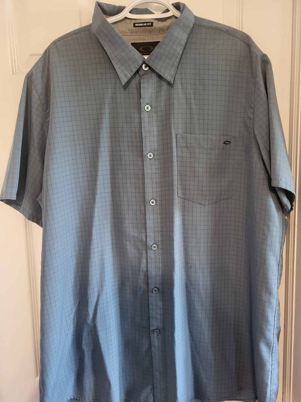 Oakley Men’s Light Blue Grid Short-Sleeve Button-Down Shirt